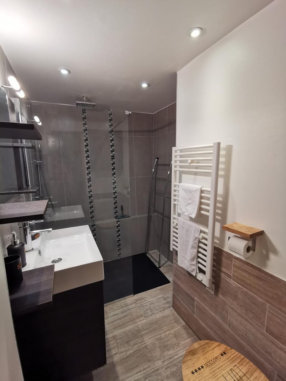 Shower, Bathroom, towels