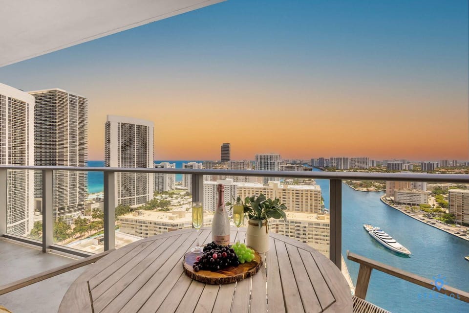 Awesome Bayview - Pools - Gym Apartment in Hollywood Beach