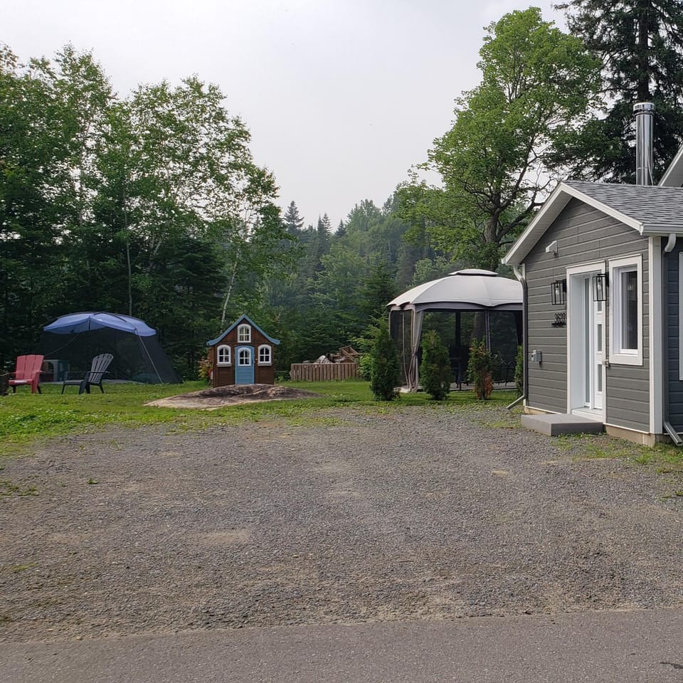 Property building, Facade/entrance, Garden view