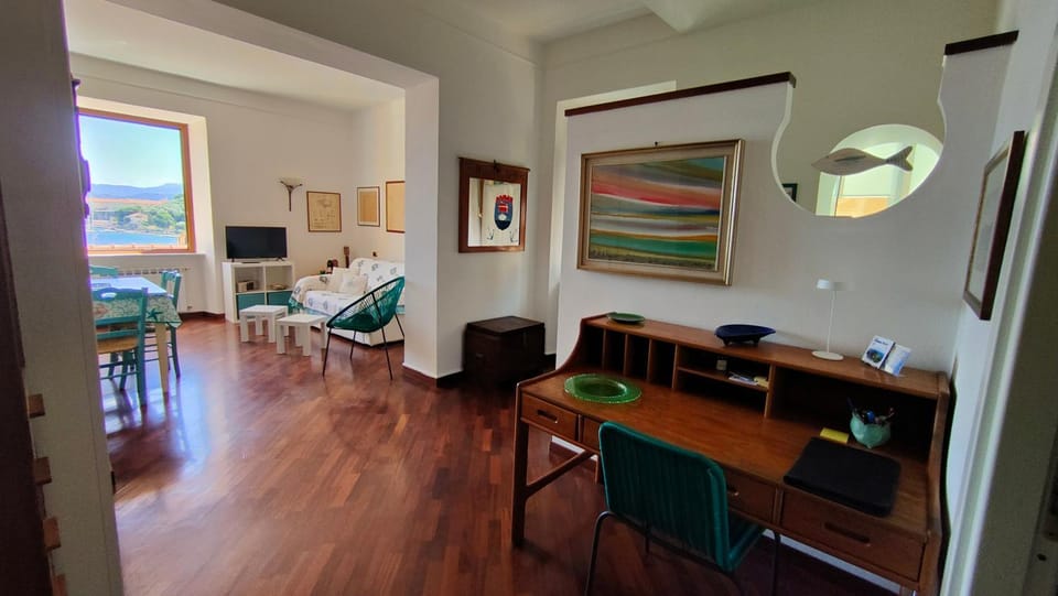 Communal lounge/ TV room, TV and multimedia, Living room, Seating area