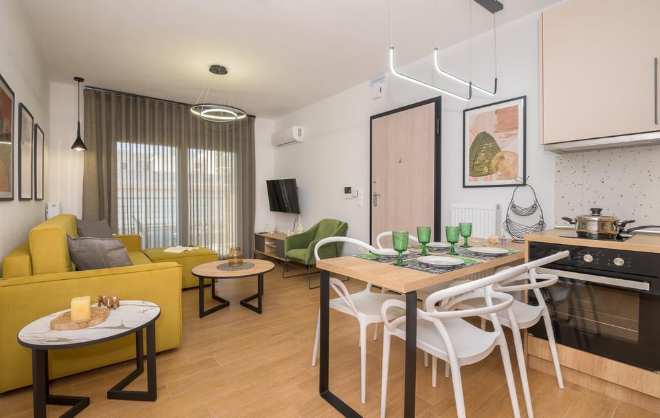 Kitchen or kitchenette, Living room, Seating area, Dining area, stove
