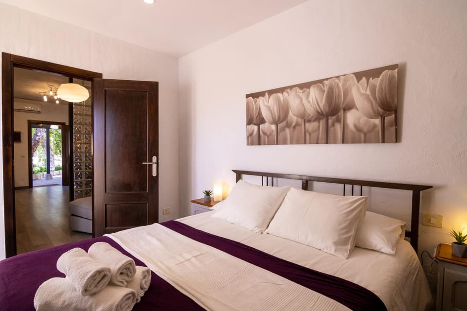 Bed, Photo of the whole room, Bedroom, towels, wardrobe