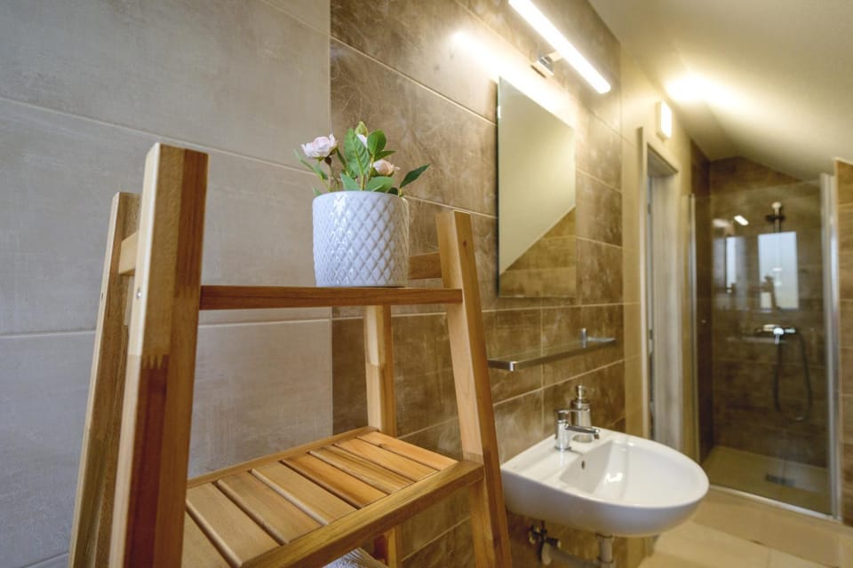 Shower, Bathroom, towels