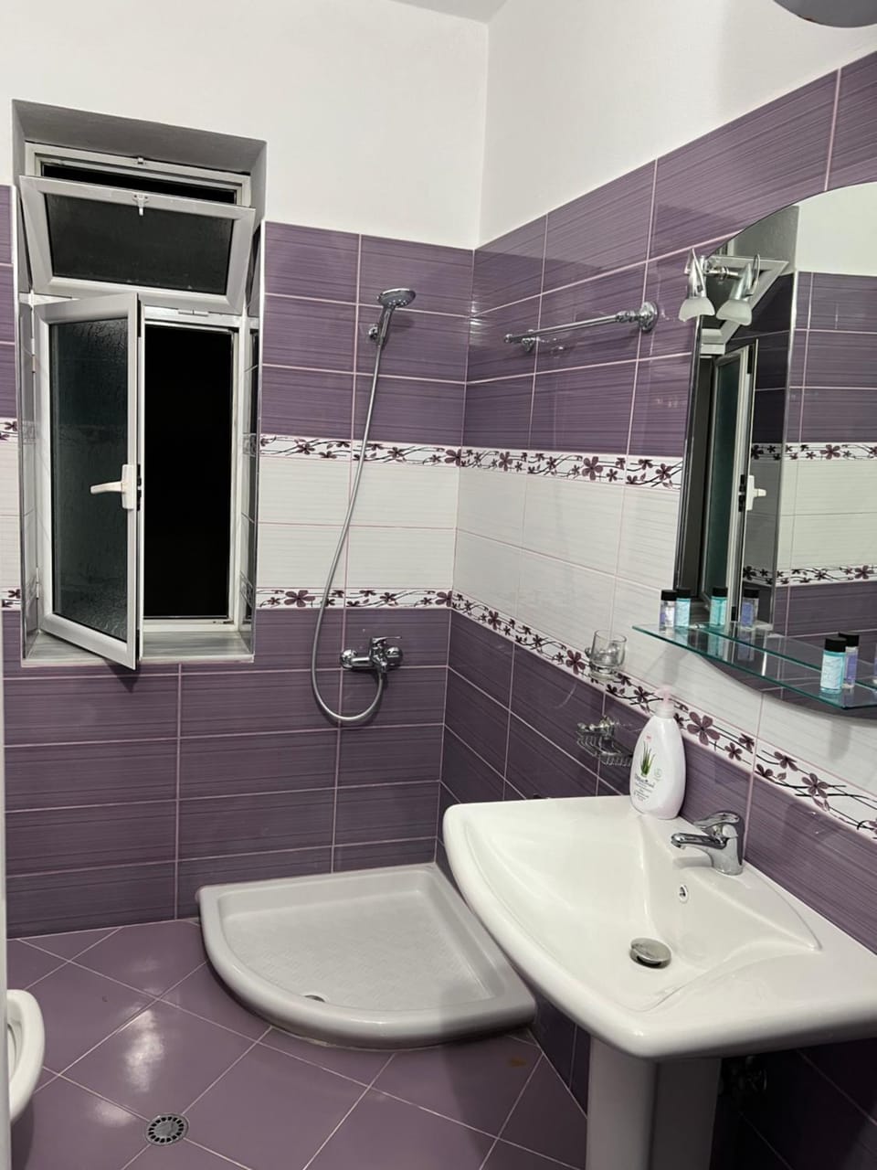 Shower, Toilet, Bathroom, Balcony/Terrace