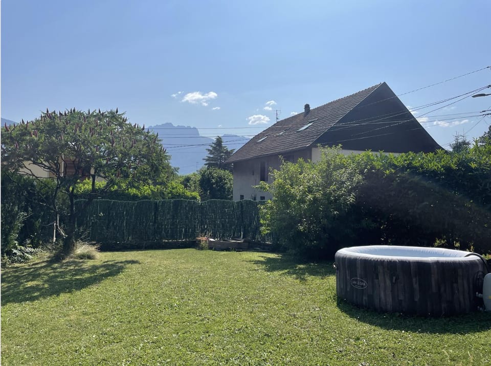 Cosy Chalet Annecy Lake for a family Chalet in Sévrier