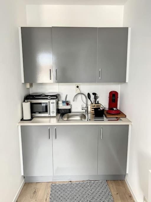 Gare 173D Bruxelles-charleroi-airport Apartment in Charleroi