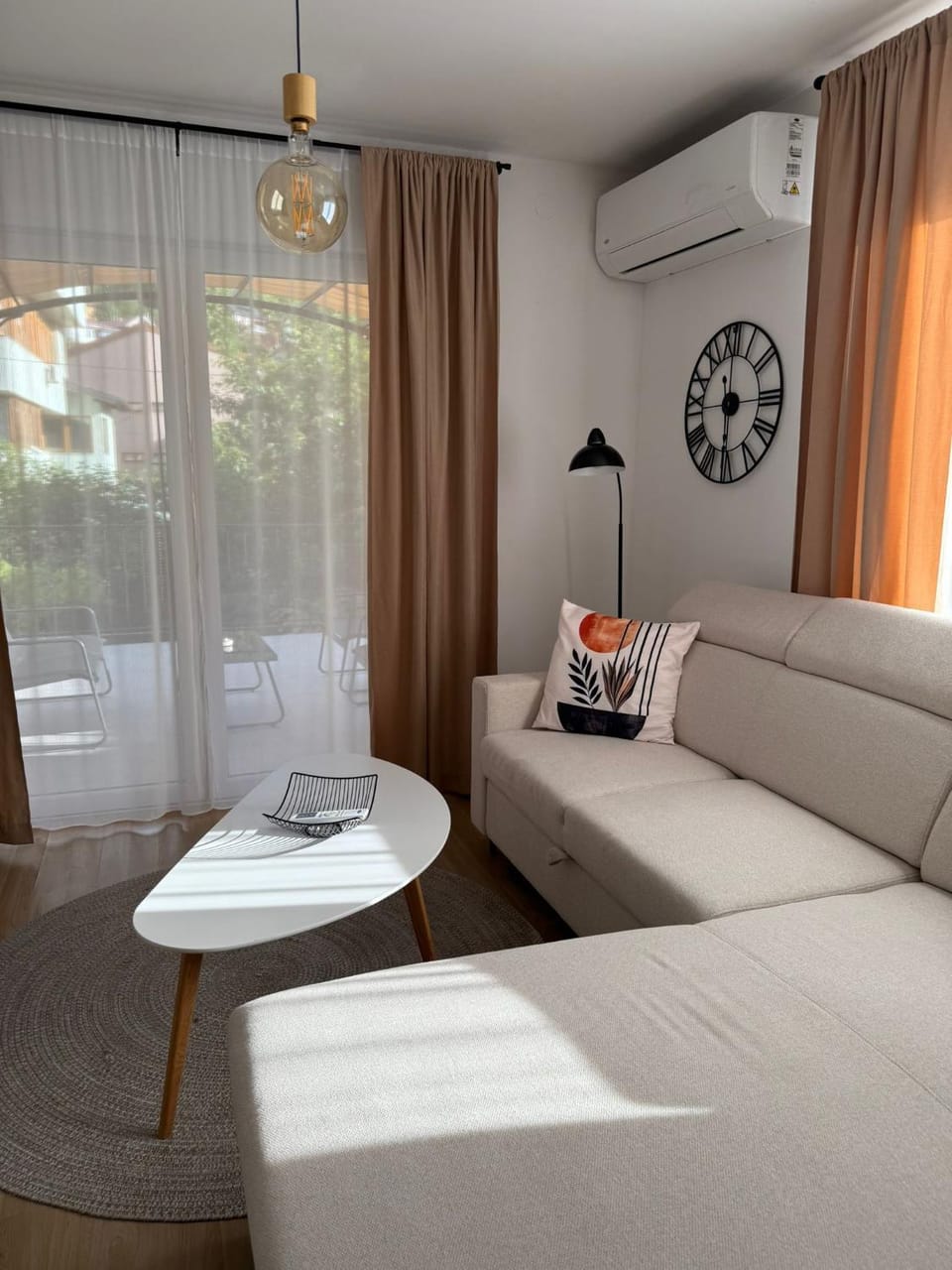 Living room, Seating area, air conditioner