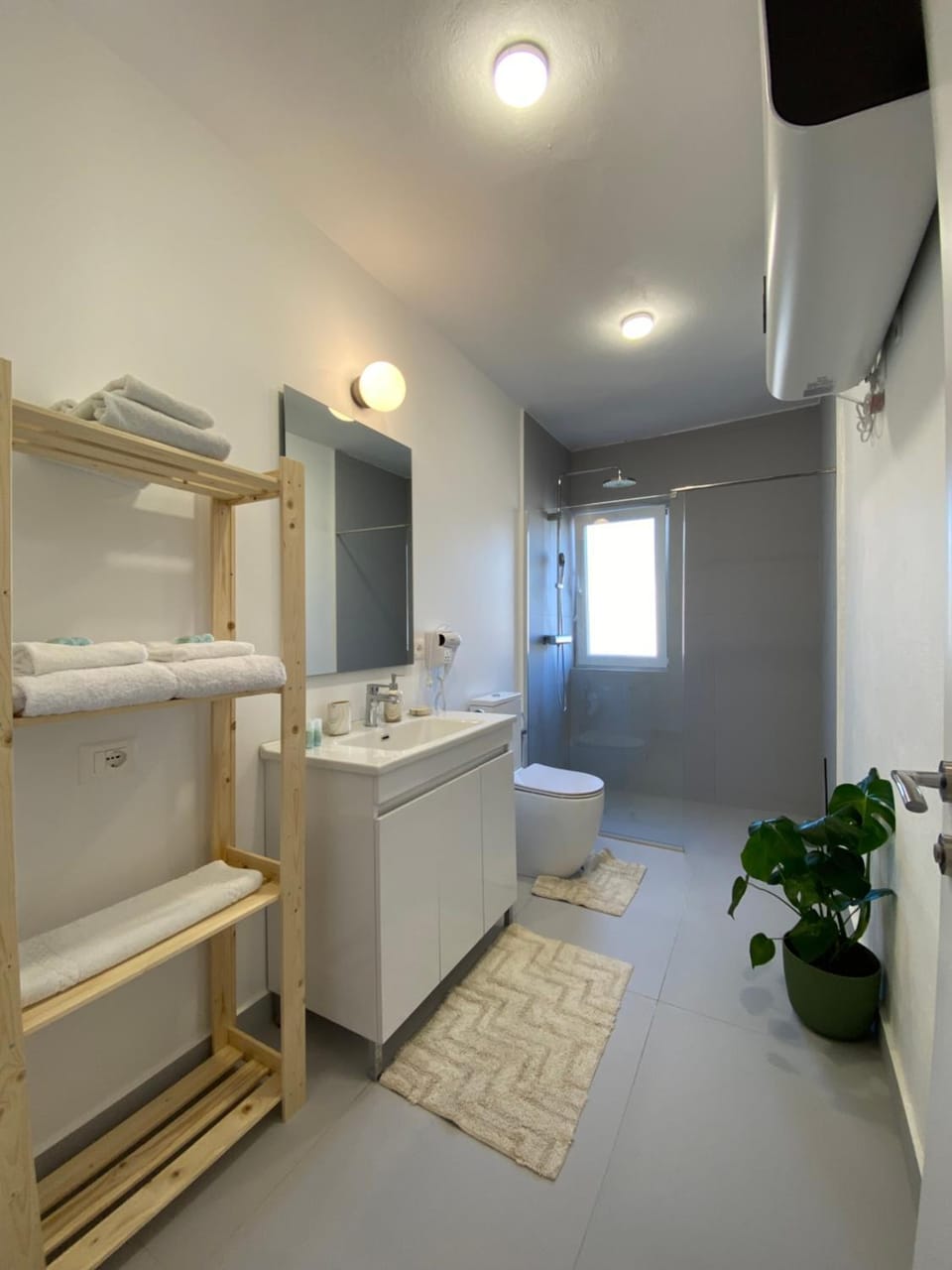 Shower, Toilet, Bathroom, towels