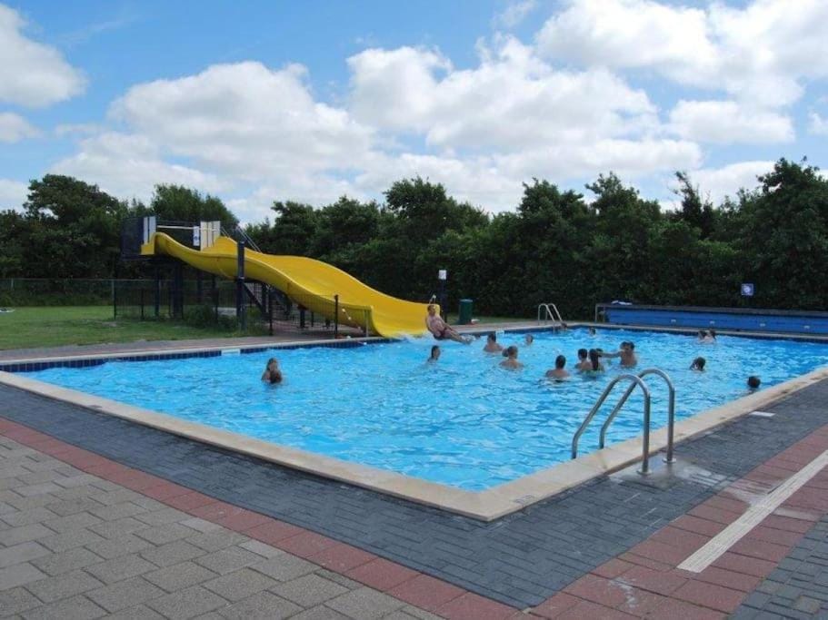 Chalet Riviéra - Camping De Watersnip Sint Maartenszee Chalet in North Holland (province)