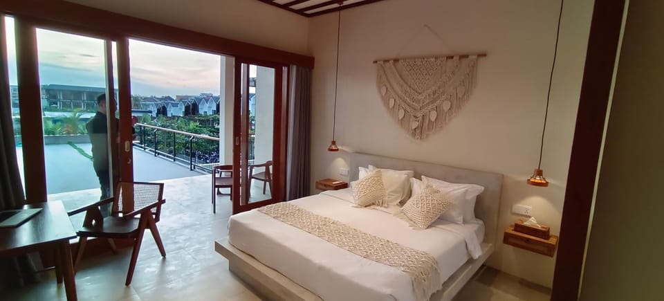 Balcony/Terrace, Bedroom, Pool view