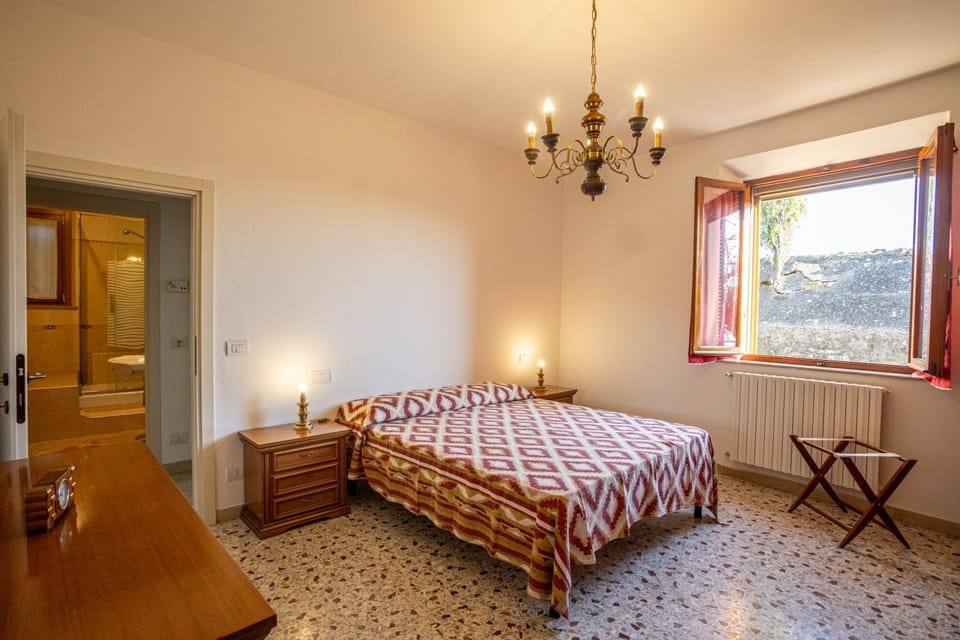 Bed, Bedroom, microwave