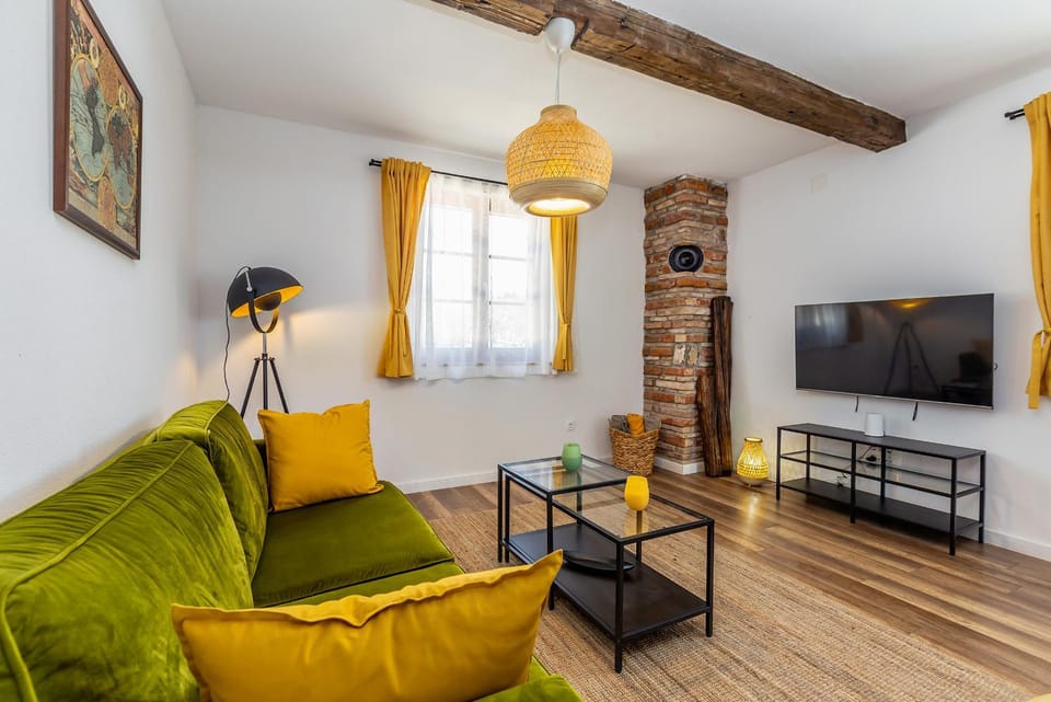 TV and multimedia, Living room, Seating area