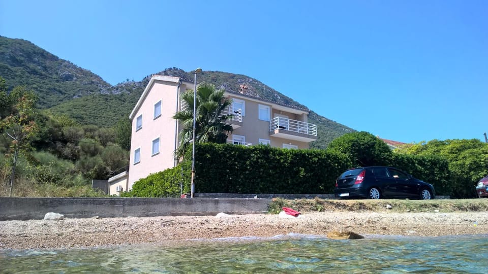 Facade/entrance, Summer, Beach
