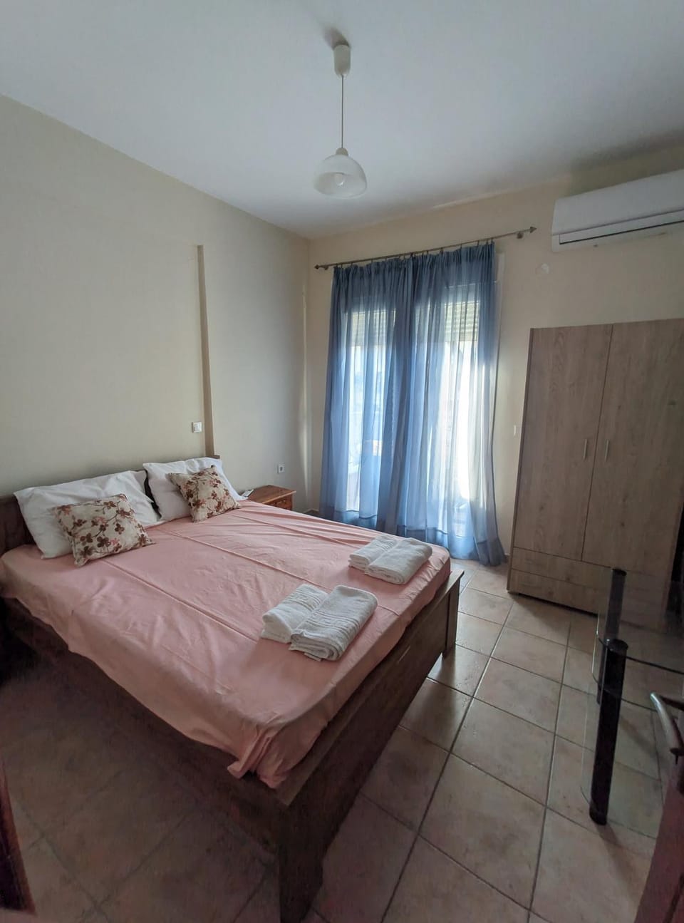 Bed, Photo of the whole room, Bedroom, towels, wardrobe, air conditioner