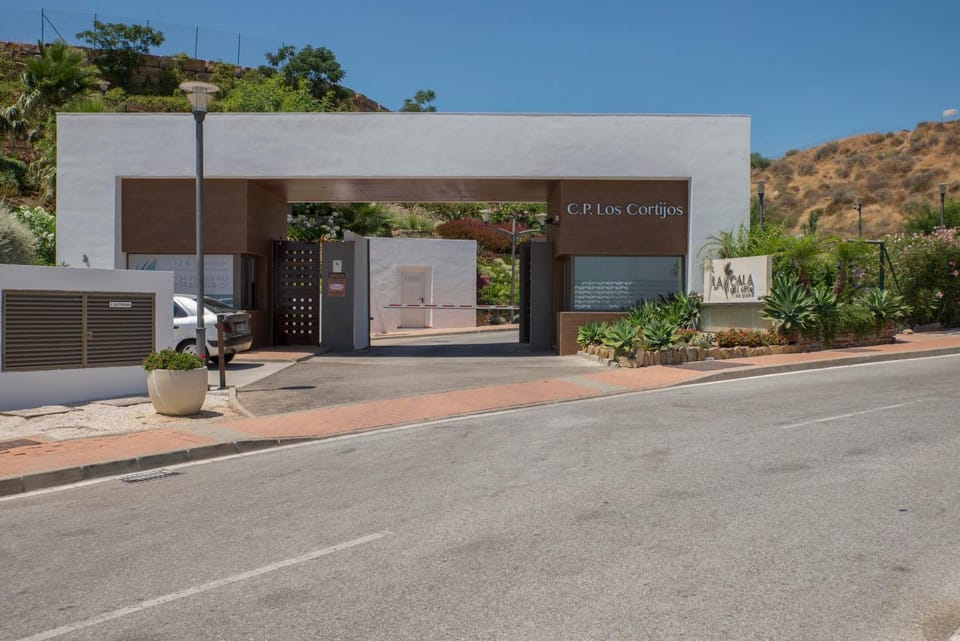 Property building, Facade/entrance