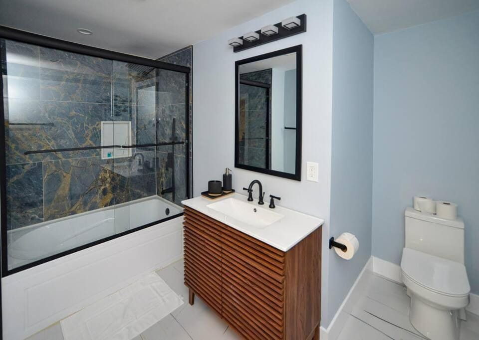 Shower, Toilet, Bathroom, Bath, towels