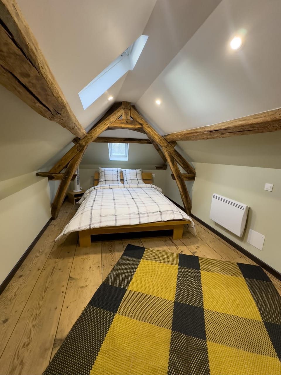 Bed, Photo of the whole room