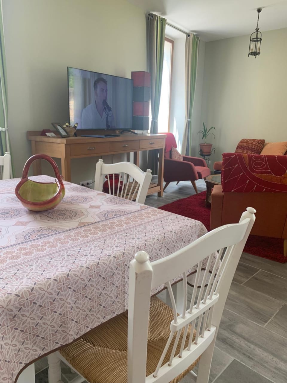TV and multimedia, Living room, Seating area, Dining area