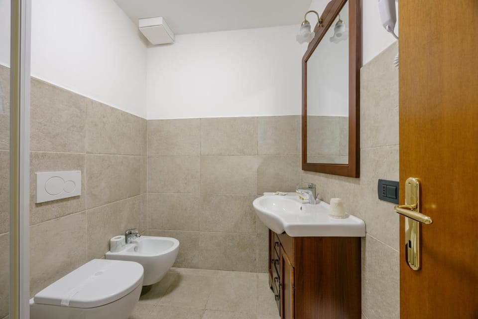 Shower, Bathroom, hair dryier, towels