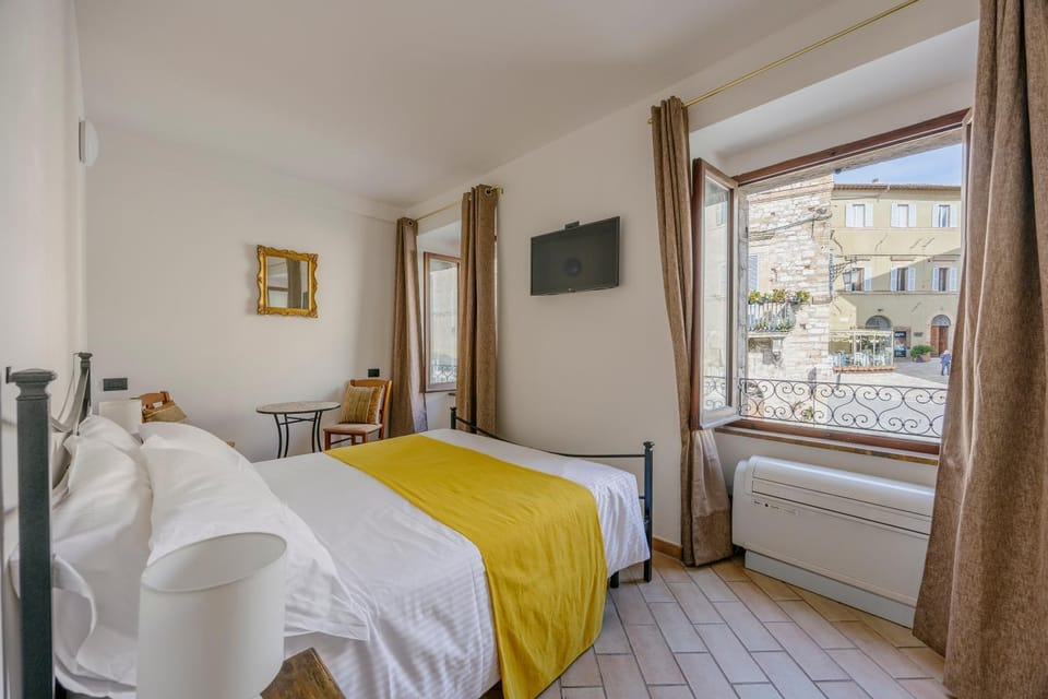 Bed, Bathroom, TV and multimedia, View (from property/room), Bedroom, City view, heating, internet, internet, air conditioner