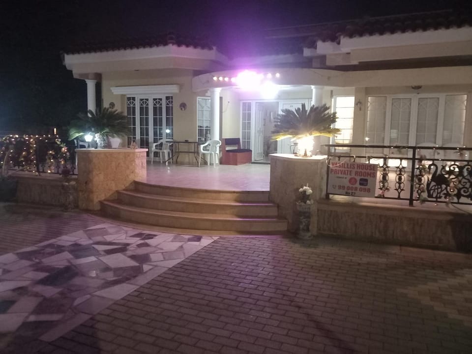 Vasilis House family room Vacation rental in Larnaca District