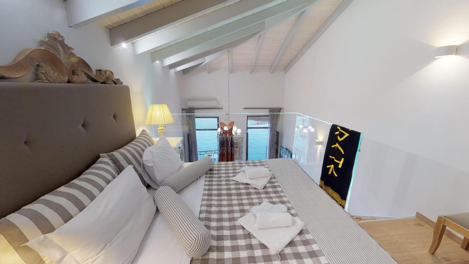 Photo of the whole room, Seating area, Sea view