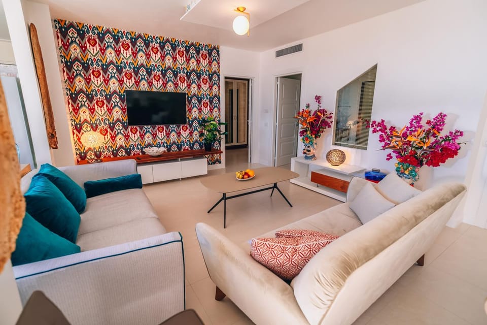 Communal lounge/ TV room, TV and multimedia, Living room, Seating area, Evening entertainment