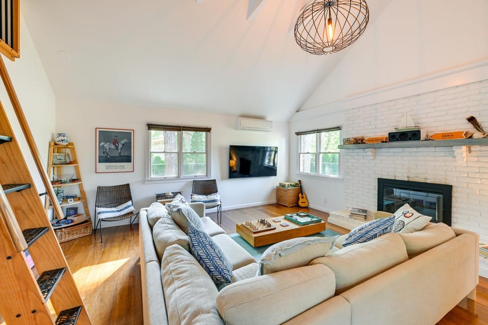 Waterfront New York Getaway w/ Kayaks House in The Hamptons