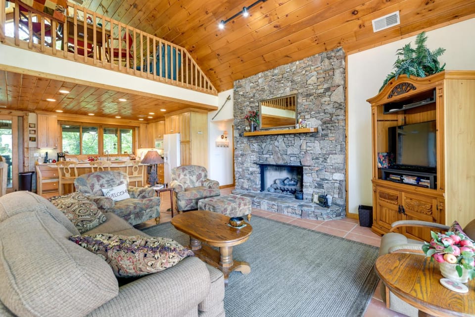 Almond Vacation Rental with Mountain Views! House in Stecoah