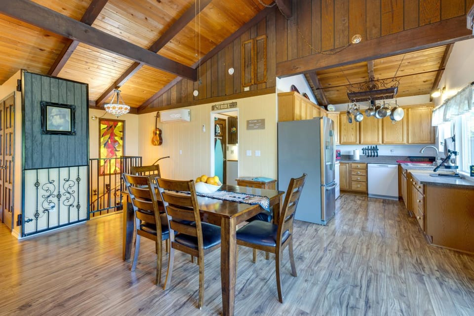 Less Than 1 Mi to Port of Alsea Inviting Gem with Hot Tub House in Waldport