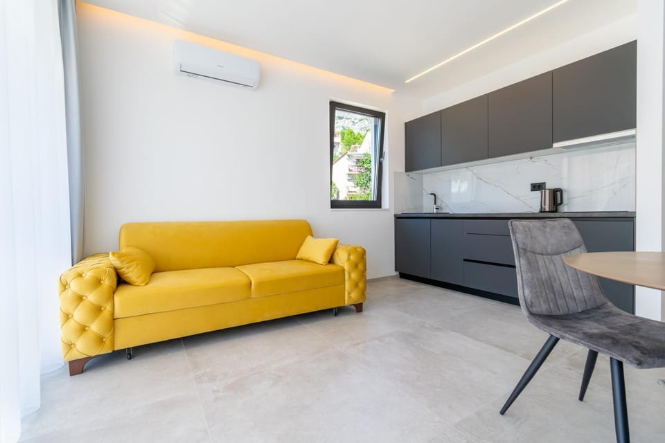 Kitchen or kitchenette, Living room, Seating area, air conditioner