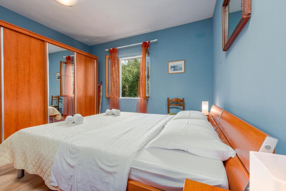 Bed, Bedroom, wardrobe
