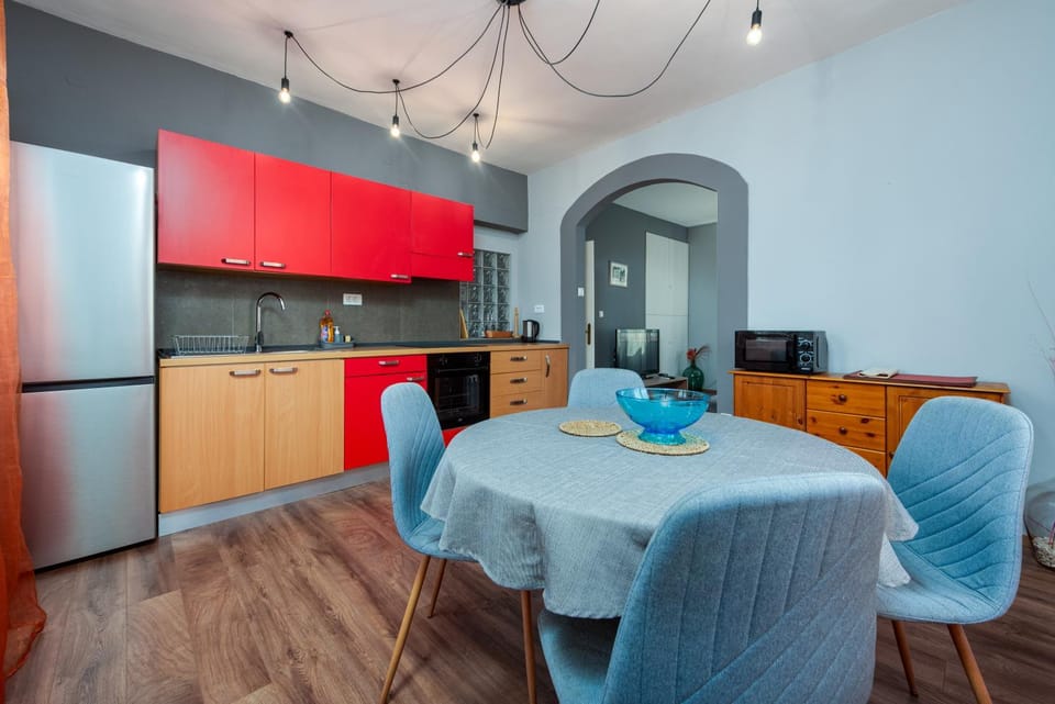 Kitchen or kitchenette, Dining area, kitchen