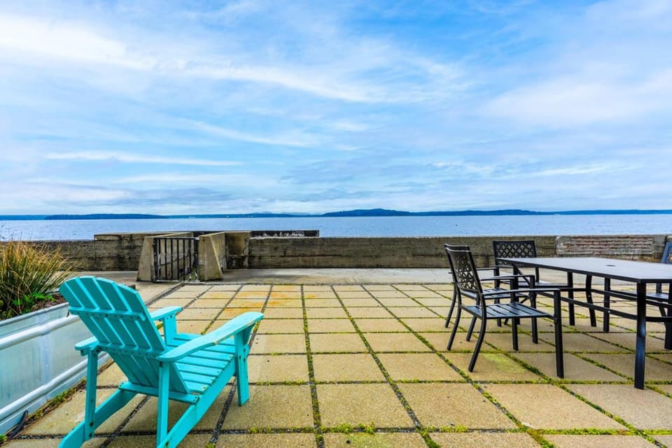 Waterfront Bliss, 2 BR Apt near Alki Beach Apartment in Seattle
