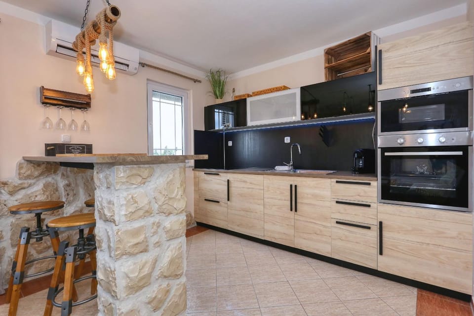 Kitchen or kitchenette, minibar, pet friendly, stove
