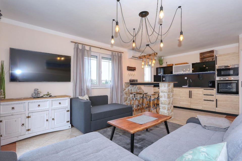 TV and multimedia, Kitchen or kitchenette, Living room, Seating area, Dining area, minibar, pet friendly, stove