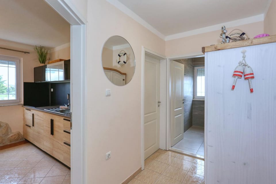Kitchen or kitchenette, minibar, wardrobe