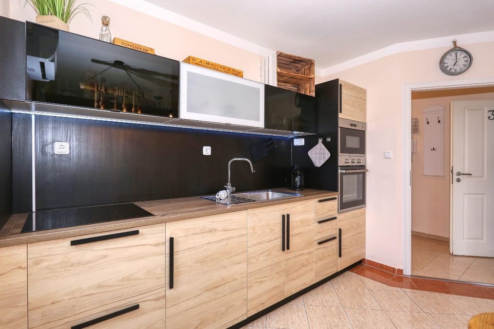 Kitchen or kitchenette, minibar, pet friendly, stove