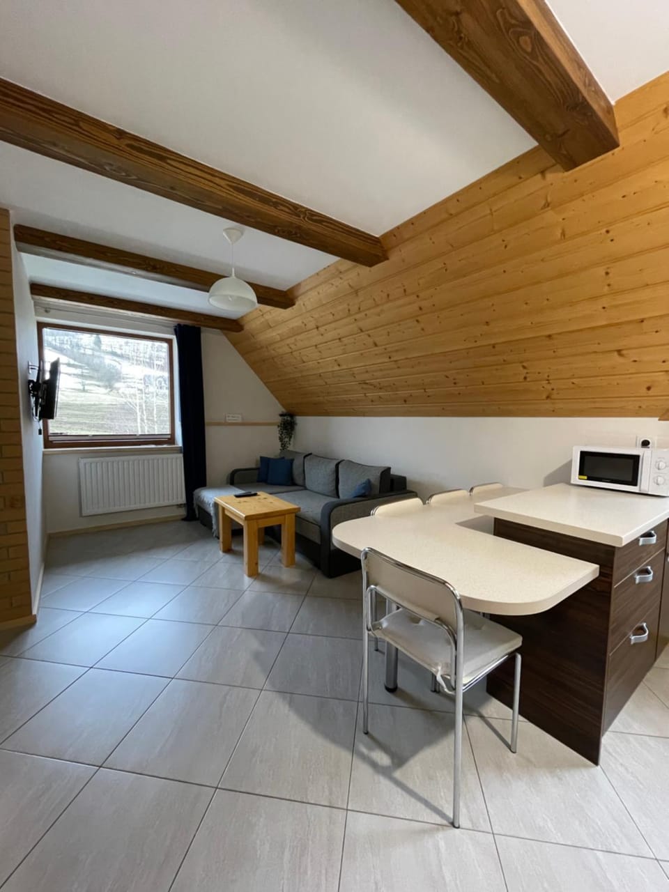 TV and multimedia, Living room, Seating area, Dining area, Evening entertainment