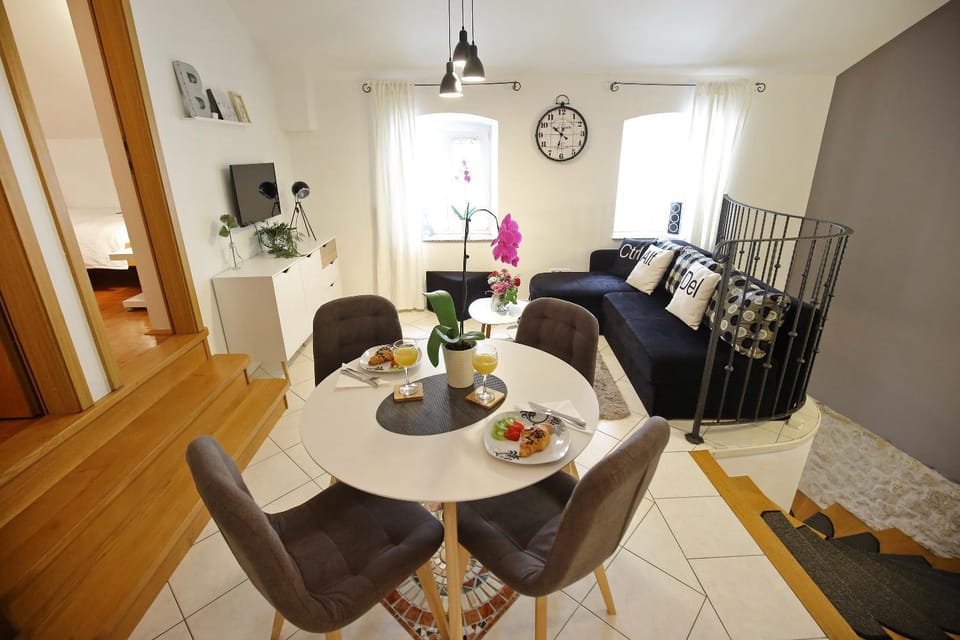 Living room, Dining area