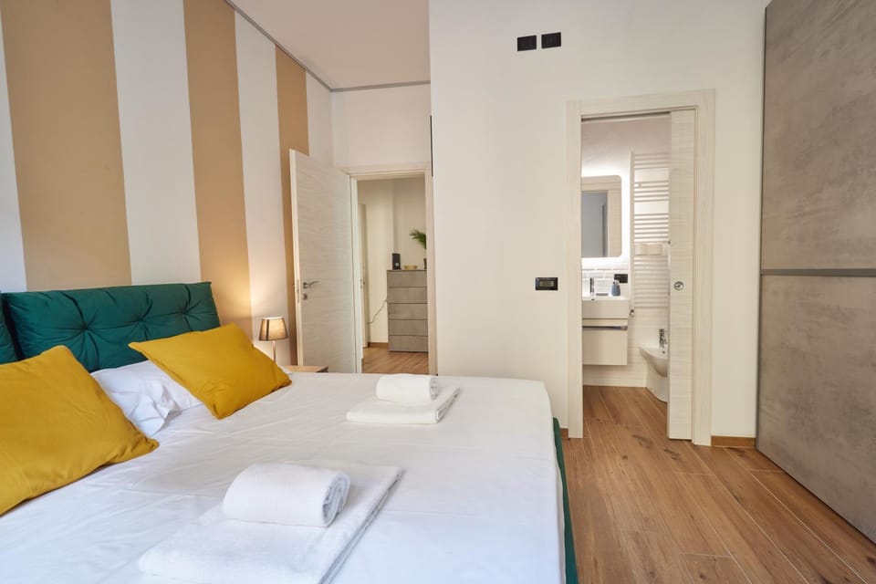 Bed, Bathroom, Bedroom, towels