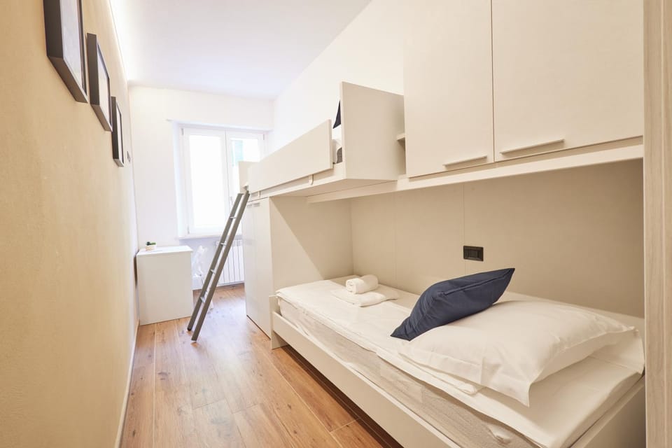 Bed, Bedroom, towels, wardrobe