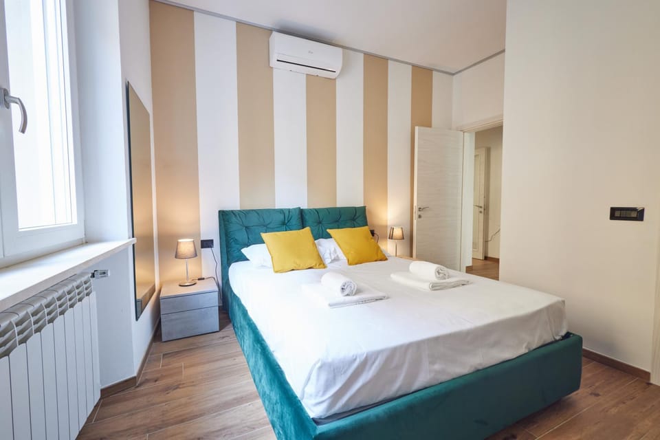 Bed, Bedroom, towels, air conditioner