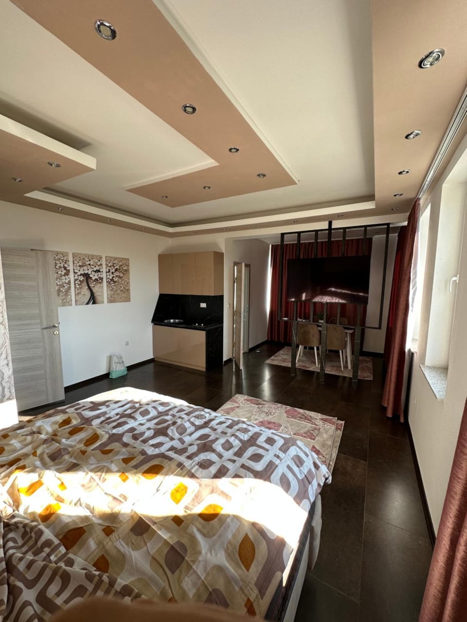 Bed, TV and multimedia, Kitchen or kitchenette, Bedroom