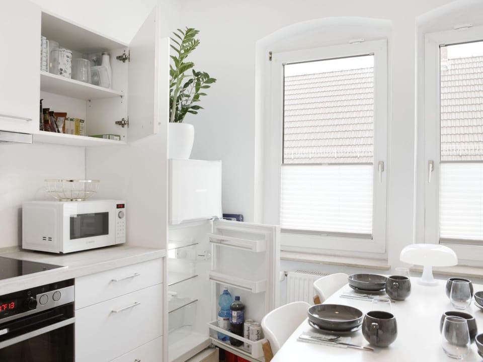 Kitchen or kitchenette, Dining area, oven, stove