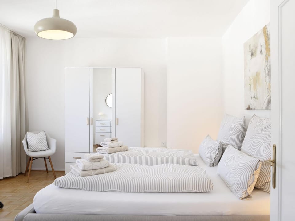 Bed, Photo of the whole room, Bedroom, towels