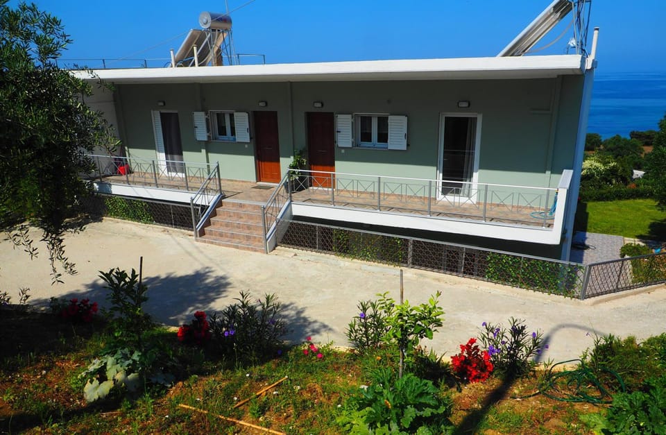 TSOUMAS HOUSE Apartment in Peloponnese, Western Greece and the Ionian