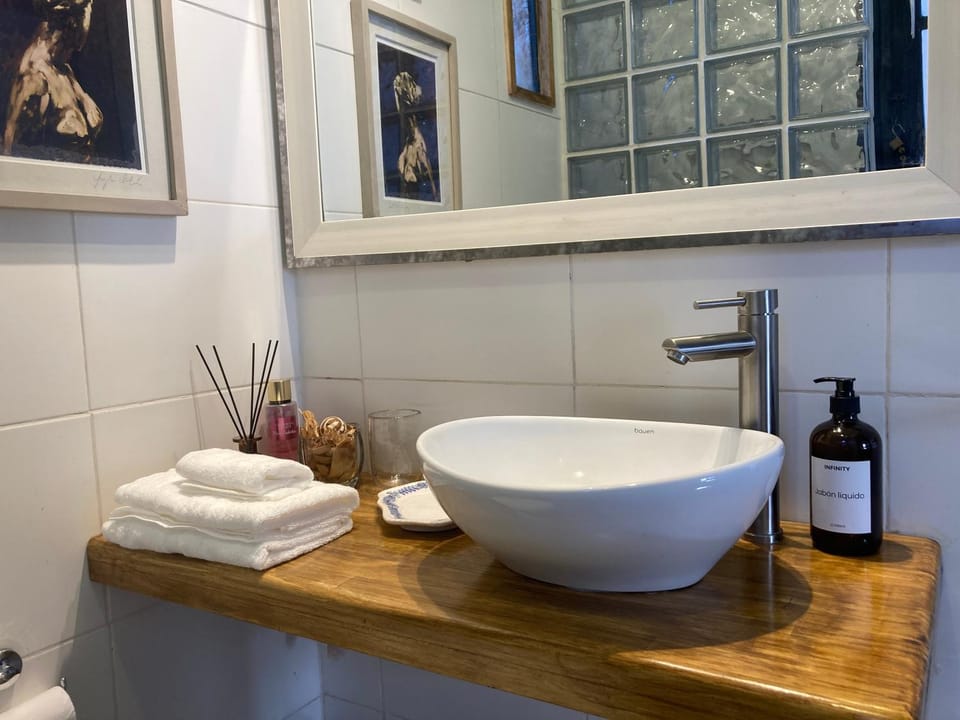 Bathroom, towels