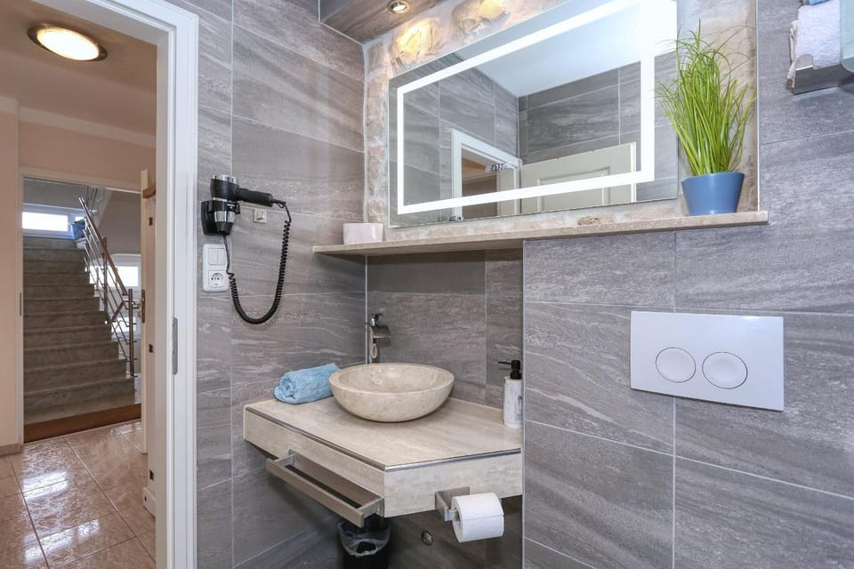 Shower, Bathroom, towels
