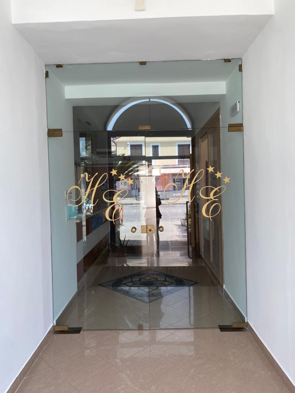 Facade/entrance